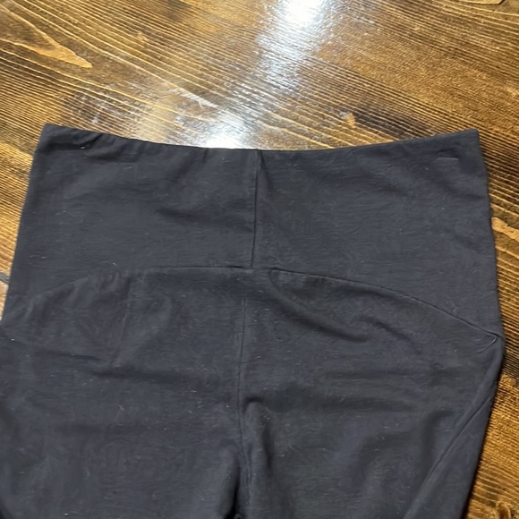 ❤️❤️SOLD Hue Black Leggings in Girls❤️❤️ - Picture 4 of 5